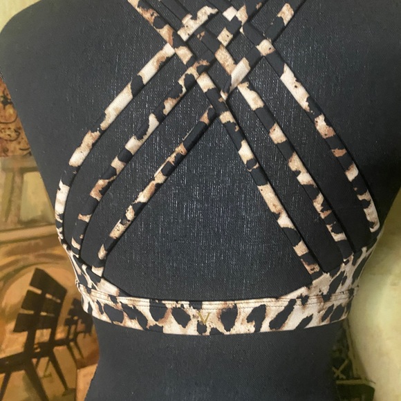 Victoria’s Secret leopard print sports bra, Size Medium - Picture 6 of 7